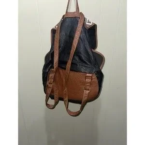 Under One Sky | Bags | Under One Sky Black Faux Leather  display picture 3